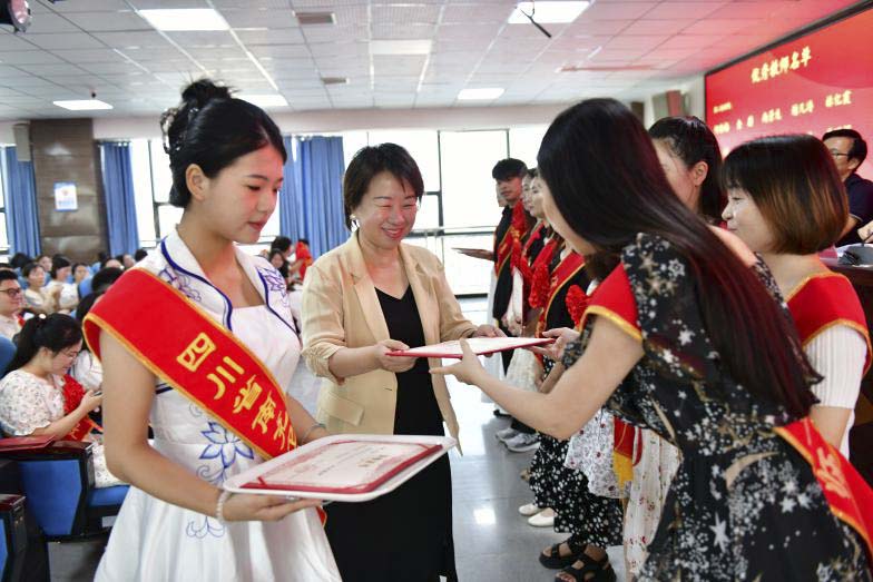 大力弘揚(yáng)教育家精神 加快建設(shè)教育強(qiáng)國